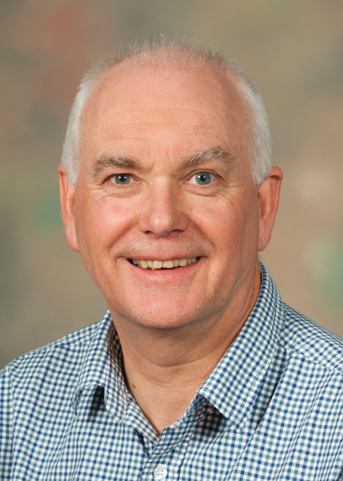 Portrait photo of Prof Chris Mutlow