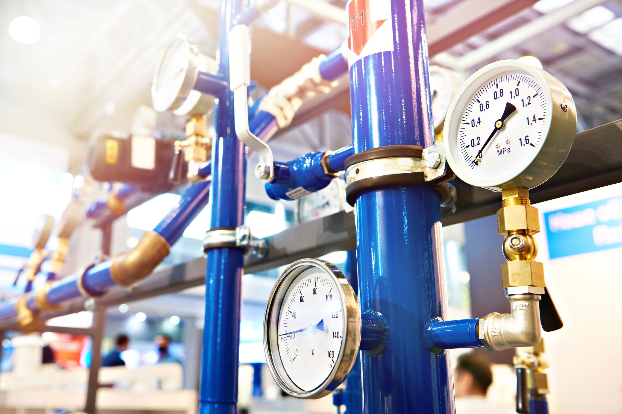 Pressure and temperature sensors on the pipeline